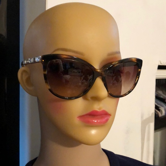 CHANEL Accessories - Ladies Authentic Chanel sunglasses